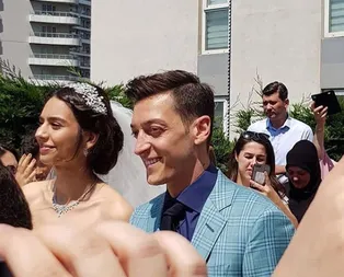 Mesut Özil, Amine Gülşeyi davullu zurnalı kız evinden aldı