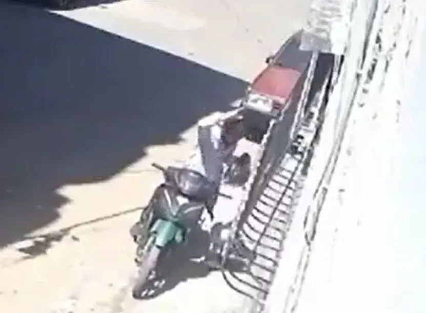 1780783920937.jpeg Sokak ortasında evladına vahşet yaşattı: Gaziantep'te kızını saçından tutup motosikletle sürükleyen cani baba yakalandı-3
