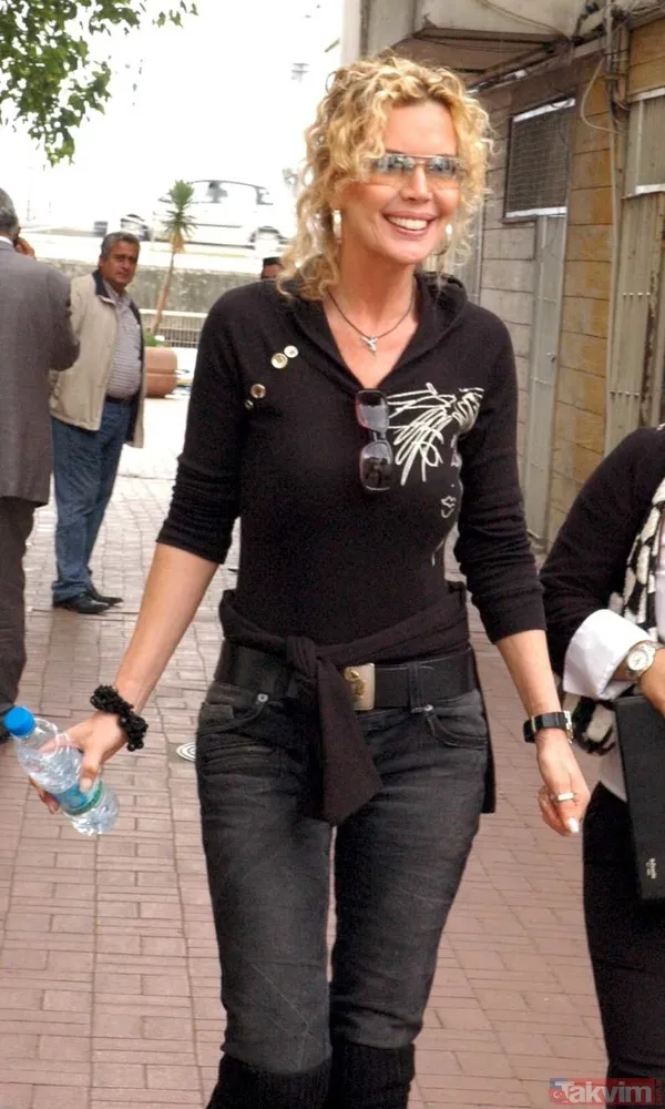 Yeşilçam’ın sarışın güzeli Harika Avcı’dan üzen haber! “Polisler kapıyı kırarak içeri girdi” - 3