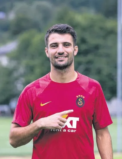 besiktas-kongolu-sol-bek-artur-masuakuyu-1-yilligina-kiraladi-1659484035165.jpeg Beşiktaş Kongolu sol bek Artur Masuaku'yu 1 yıllığına kiraladı!-13