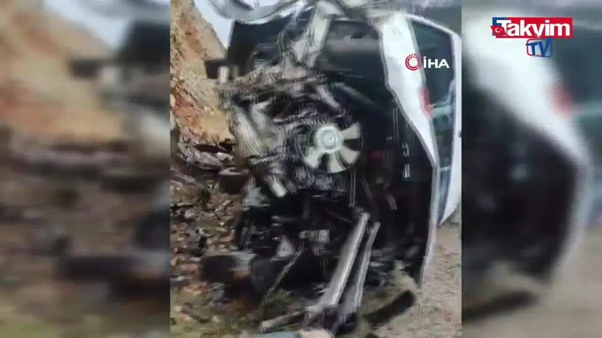 Antalya'da yolcu minibüsü devrildi: 9 yaralı