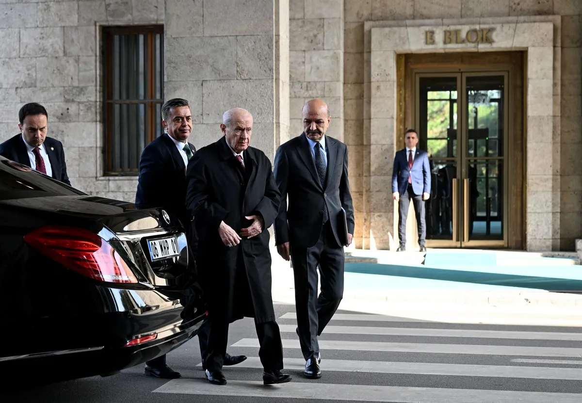 MHP lideri Devlet Bahçeli'den İBB ve fon soruşturmasına ilişkin mesaj: Mahkemeler siyasi gösteri yeri değildir-8