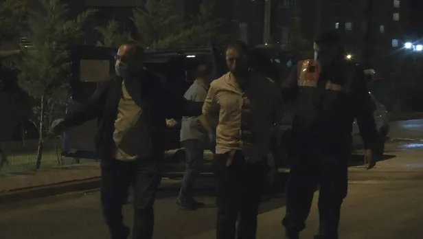 tartistigi-babasini-katletti-once-bicak-sonra-tabanca-1621714901424.jpeg Tartıştığı babasını katletti! Önce bıçak sonra tabanca...-2