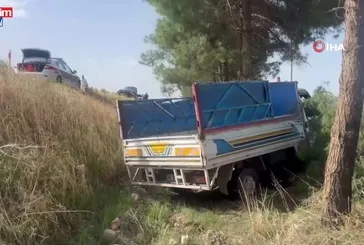 Kamyonet ağaca çarptı sürücü yaralandı