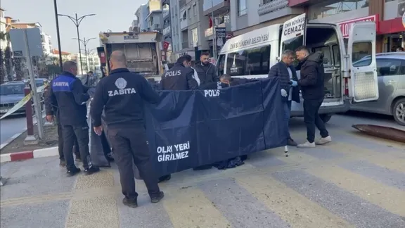 Kemalpaşa'da feci ölüm! Yaya geçidinde çöp kamyonunun ezdiği kadın vefat etti!