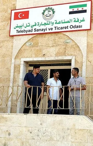 Mehmetçik ayak bastığı yere huzur götürüyor! Tel Abyad'da PKK/YPG işgali bitti, ticaret başladı