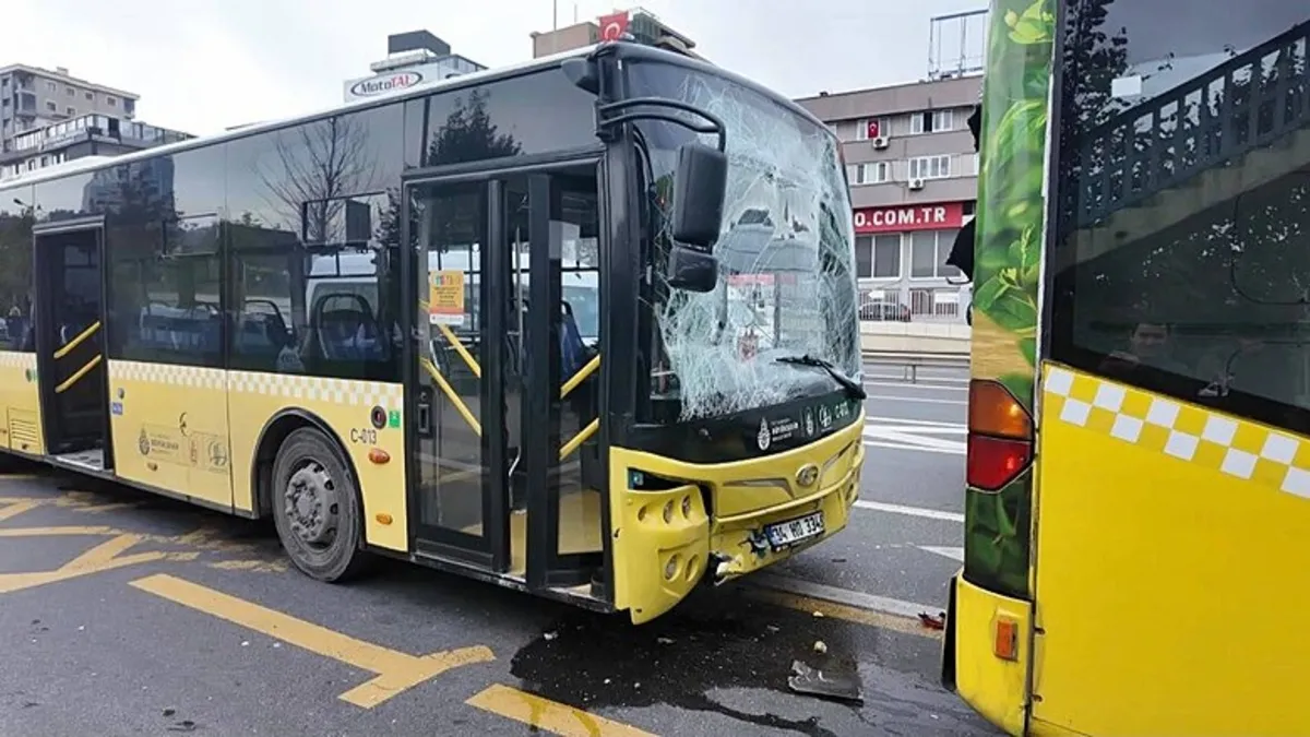 Üsküdar’da İETT otobüsleri çarpıştı: Kazada otobüslerdeki 4 kişi yaralandı