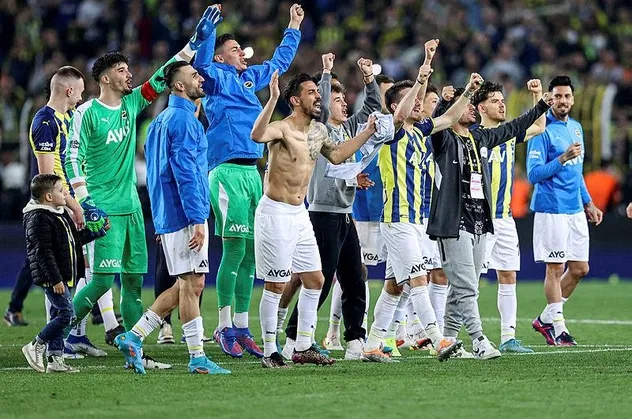 “Galatasaray Derbileri Fenerbahçe’nin Bayramı’dır” sloganı tesislere pankart oldu!