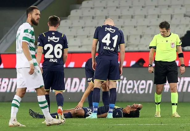 son-dakika-fenerbahcede-sok-sakatliklar-altay-bayindir-ve-valencia-maci-birakti-1635620628393.jpeg Son dakika: Fenerbahçe'de şok sakatlıklar! Luiz Gustavo, Altay Bayındır ve Valencia maçı bıraktı...-2