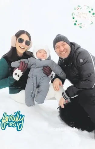 Nedim Keçeli ile eşi Gamze Keçeli ve oğulları Yaman'ın kar neşesi