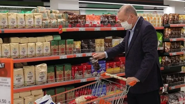 zincir-marketlerin-fahis-fiyat-oyununu-bilirkisi-anlatti-3-liralik-elma-nasil-33-liraya-satilir-bunun-izahi-yo-1660604730854.jpg Zincir marketlerin fahiş fiyat oyununu uzman kişi anlattı: 3 liralık elma nasıl 33 liraya satılır? Bunun izahı yok!-3