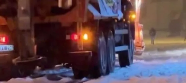 İBB kar küreme aracı yolda mahsur kaldı