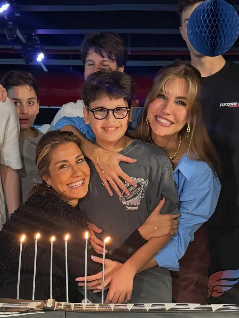 cagla-sikel-ve-emre-altugdan-ogullariyla-yeni-poz-eski-esler-bir-arada-1772609251100.jpg Çağla Şıkel ve Emre Altuğ’dan oğullarıyla yeni poz: Eski eşler bir arada!-4