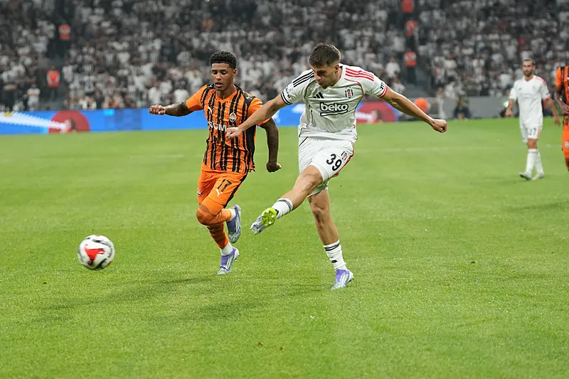 Beşiktaş'tan 3 bomba birden! Ayrılıkların sonrası transferler peş peşe - 7