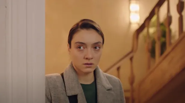 tv-tarihinde-boylesi-gorulmedi-kirmizi-oda-masumlar-apartmani-ayri-gunde-sampiyon-derken-birlesme-karari-geldi-izleyiciler-sokta-1635843385454.jpg Kırmızı Oda ve Masumlar Apartmanı'ndan ortak adım atıldı bundan böyle... TV tarihinde benzeri görülmedi!-6