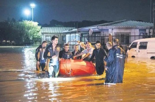 1694041912099.jpeg İstanbul'da sel felaketi! Metrekareye 125 kilogram yağış düştü: Dereler taştı, caddeler göle döndü-2