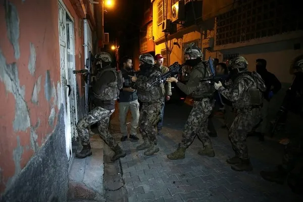 İzmir'de DEAŞ operasyonu! Eylem hazırlığındaydılar! Mağarayı mühimmat deposu yapmışlar: 10 gözaltı-3