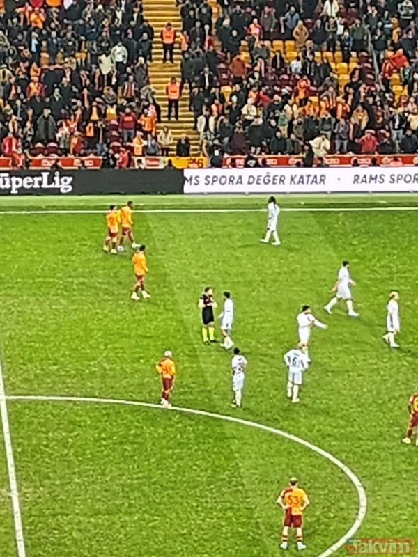 ÖZEL- Galatasaray maçında saha karıştı! Zaha ve Okan Erdoğan... - 9