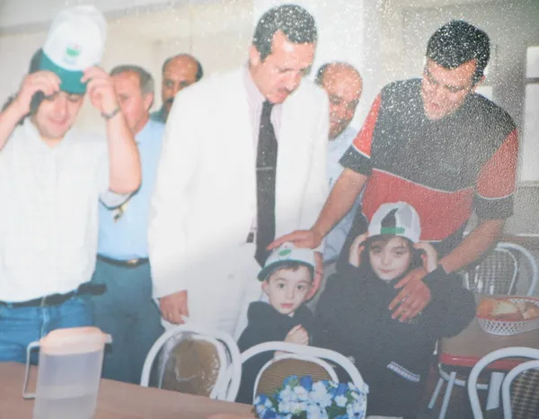 baskan-erdogani-duygulandiran-surpriz-21-yil-once-dereli-ziyaretinde-cekilen-fotograflari-gosterdi-1643458602002.jpg Başkan Erdoğan’ı duygulandıran sürpriz! 21 yıl önce Dereli ziyaretinde çekilen fotoğrafları gösterdi-3