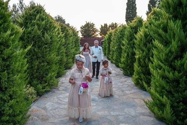 1629134078717.jpg Zülfü Livaneli'nin şarkıcı kızı Aylin Livaneli sessiz sedasız evlendi! Düğünden kareler günler sonra ortaya çıktı-3