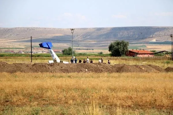 Afyonkarahisar'da zorunlu iniş yapan uçak görüntülendi! Sabahın ilk ışıklarıyla ortaya çıktı-6