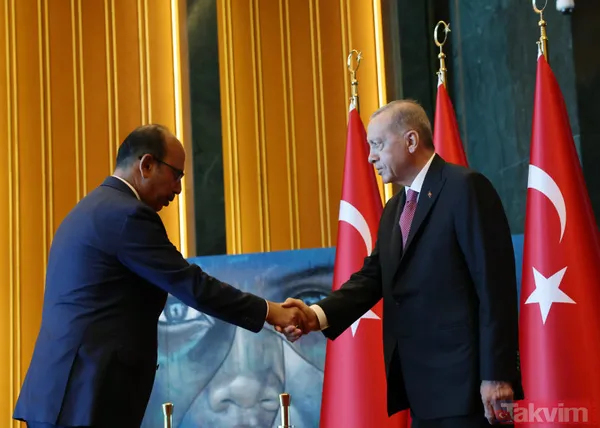 Külliye'de '30 Ağustos' kabulleri! Başkan Erdoğan'dan Türkiye'nin ilk kadın amirali Gökçen Fırat'a: Sen benim hemşehrimdin he? - 8