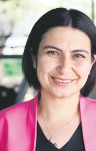 İzmir'in Kirazlı İlçesi'nde Saliha Özçınar yeniden seçildi