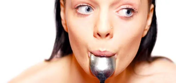 Su içsem bile karnımda şişlik oluyor. Hazımsızlığım var...