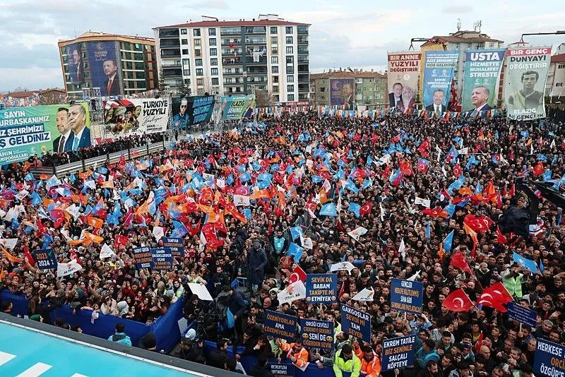 Başkan Erdoğan, Elazığ'da 65 bin kişi olduğunu açıkladı.