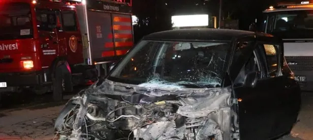 Refüje çarpan otomobil taklalar attı