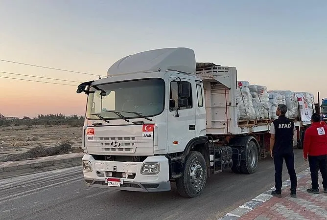 Yardım tırları Gazze’ye girdi!