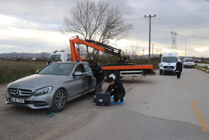 kalp-damar-cerrahi-okan-dericioglu-otomobilinde-olu-bulundu-olay-yerinden-ilk-goruntuler-1733842538218.jpg