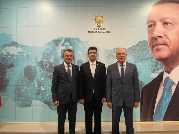 Mehmet Ali Çelebi'nin AK Parti'ye geçmesi Enver Aysever'e ağır geldi! Canlı yayında Çelebi için yazdığı yazıyı yırttı-8