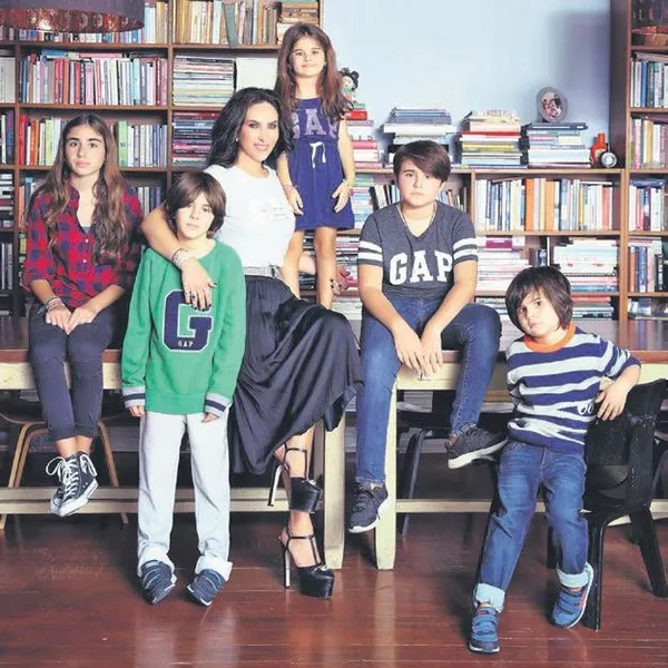 İrem Derici, sanat güneşi Zeki Müren selamı ile sahneye çıktı-10