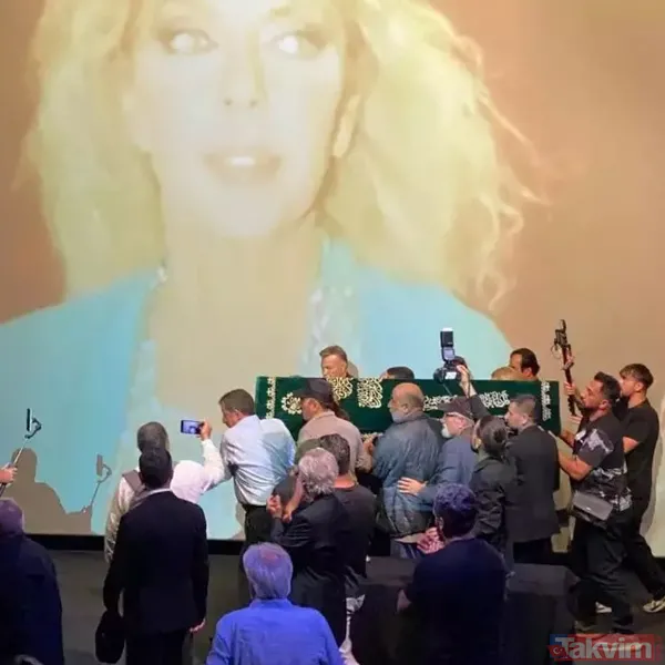 Ahu Tuğba’nın kızı Anjelik Calvin'den duygusal sözler: Allah'tan geldik Allah'a gideceğiz | Annem bana ilk Ayet-el Kürsi'yi öğretti - 16