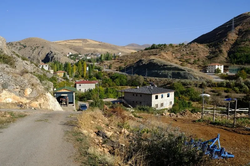 Muhtarın bahsettiği köy (DHA)