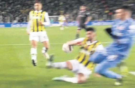 fenerbahce-karagumruk-macindaki-o-pozisyon-penalti-mi-ortalik-fena-karisti-parasinin-gucuyle-zalim-olanlari-hu-1701122261073.jpeg Fenerbahçe- Karagümrük maçındaki o pozisyon penaltı mı? Ortalık fena karıştı! "Parasının gücüyle zalim olanları hüsrana uğratacağız"-5