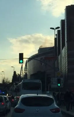 Üsküdar'da AVM'de yangın!