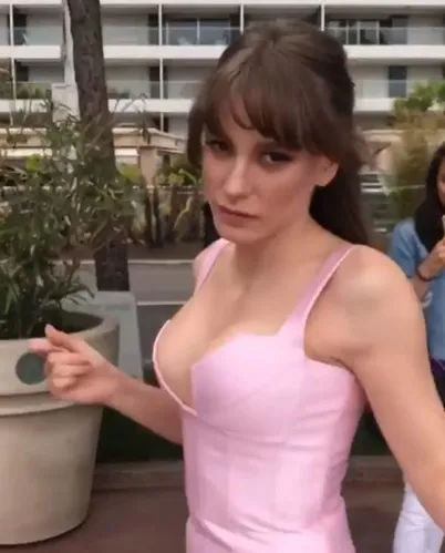 Serenay Sarıkaya Cannes Film Festivali'nin ilgi odağı oldu-2