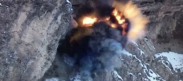 Tuzaklanmış halde 2 ton patlayıcı ele geçirildi