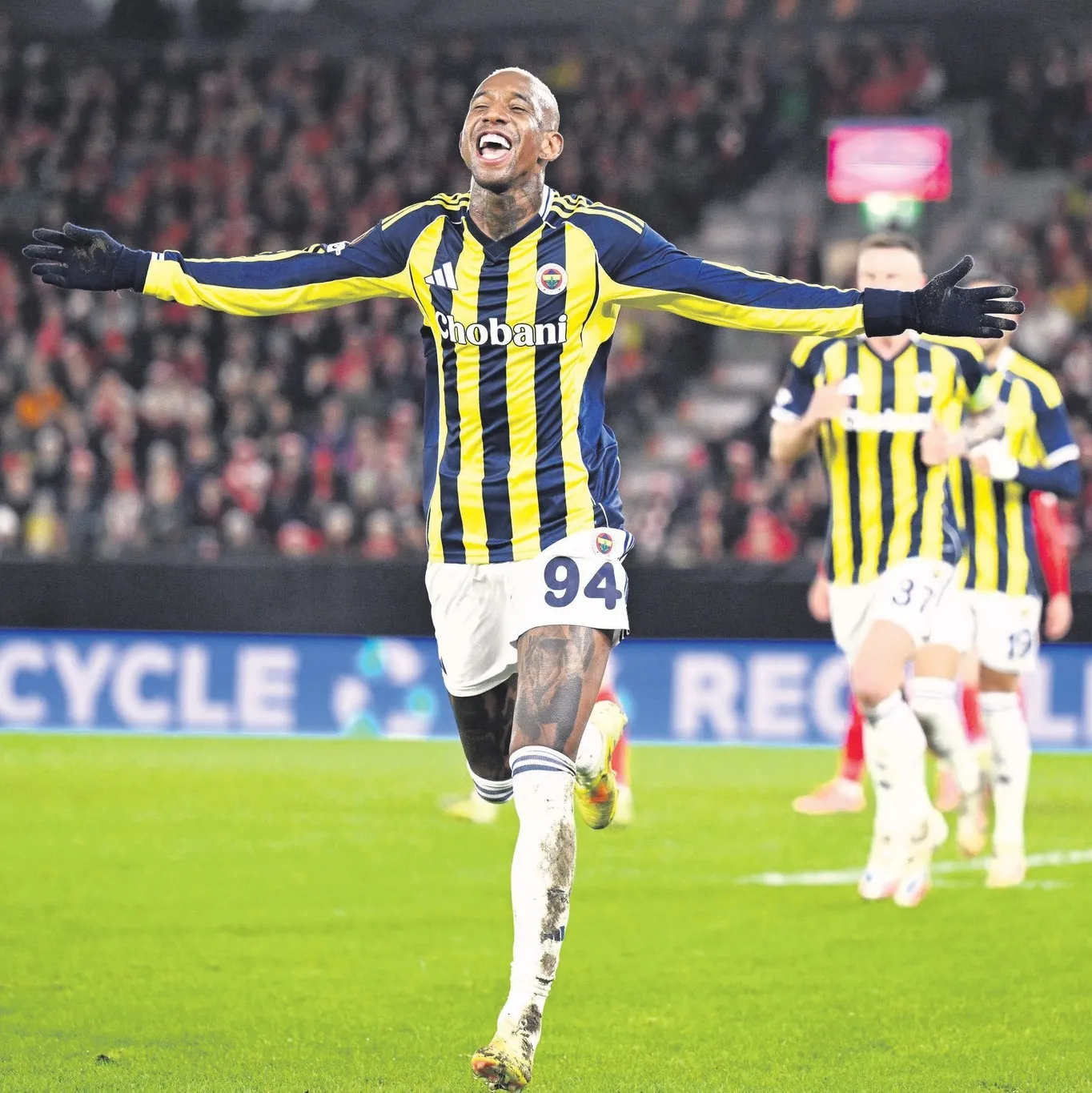 Kerem Avrupa’da Fenerbahçe formasıyla Avrupa kupası sezonunda en yüksek sayıya ulaşan Türk oyuncu oldu.