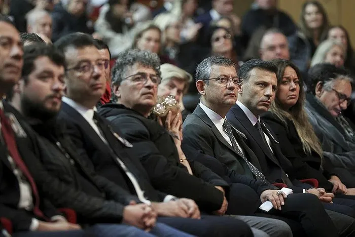 CHP'li Özgür Özel'den terörün siyasi ayağı HEDEP'le ittifak açıklaması | Pervin Chakar'ın elini öptüm yine öperim pişman değilim-7