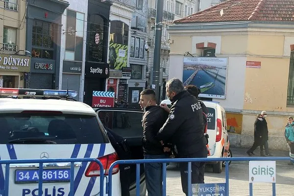 istiklal-caddesi-turistlere-kaldi-1607265274278.jpg