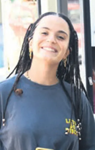 Aslı Bekiroğlu yeni imajıyla dikkat çekti! Gören dönüp bir daha baktı