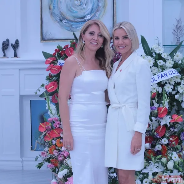 Birçok Sosyal Medya Kullanıcısı, Zeynep Kuran'ı Annesi Hülya Kuran'a Benzetti.