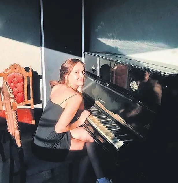 otobuste-temizlik-yapan-sofor-aracinda-buldugu-poseti-cop-sandi-icinden-para-cikti-1643835245733.jpeg Otobüste temizlik yapan şoför aracında bulduğu poşeti çöp sandı içinden para çıktı-3