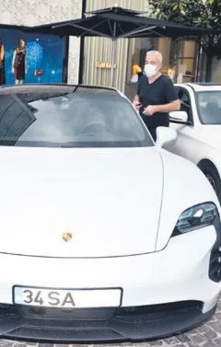 Ünlü futbolcu Serdar Aziz de lüks araçlı futbolcular kervanına kaldı