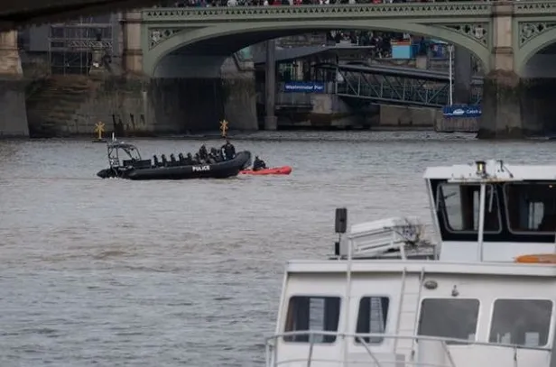 Kraliçe 2. Elizabeth son yolculuğuna uğurlandı! Aziz George Şapeli'nde defnedildi-19