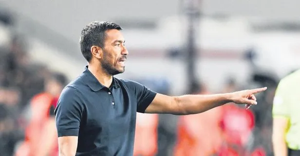 Giovanni van Bronckhorst resmen gitti!