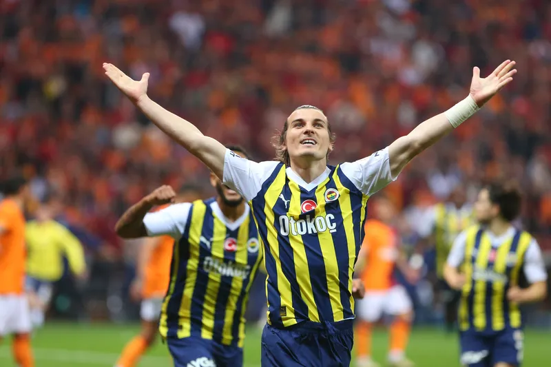 fenerbahce-bir-transferi-daha-bitirdi-jose-mourinhonun-talebi-sonrasinda-imzalar-atiliyor-1719750126772.jpg Fenerbahçe bir transferi daha bitirdi! Çağlar Söyüncü de tamam... Jose Mourinho'nun talebi sonrasında imzalar atılıyor-9